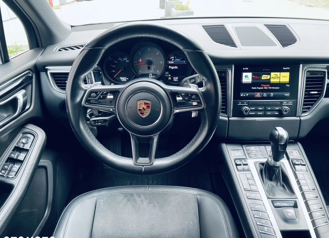 Porsche Macan cena 165900 przebieg: 98600, rok produkcji 2017 z Kisielice małe 191